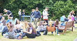 아동과 청소년을 위한 여름 및 겨울 캠프 <br>(연령 6- 17)
