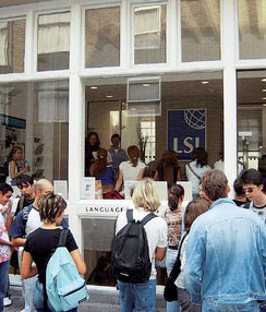 Lon school entrancetoschool