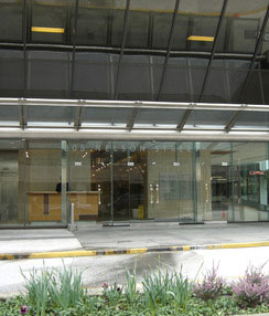 Van school entrancetobuilding
