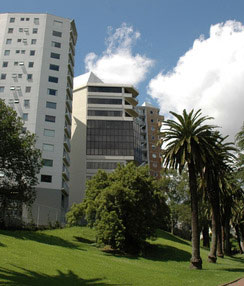 Auc school schoolbuildingfrompark