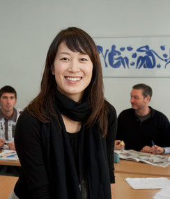 Zur student in foreground