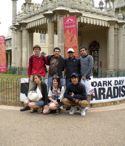 LargeStudentgroupatBrightonPavilion
